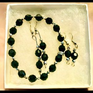 BLACK AND SILVER GLASS BEADED BRACELET AND EARRINGS SET